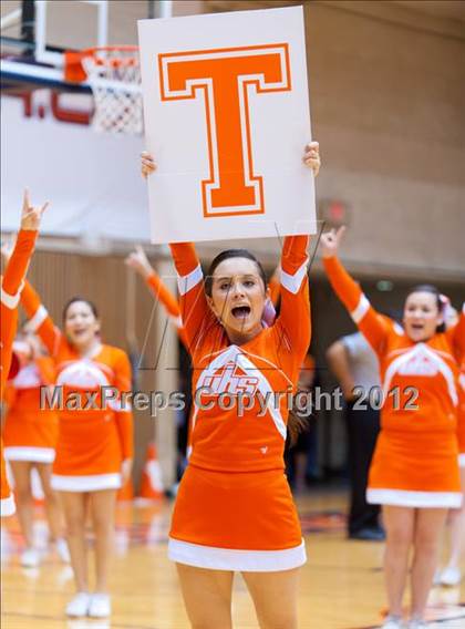Thumbnail 2 in Warren vs. United (UIL 5A Regional Semifinal) photogallery.