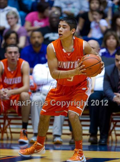 Thumbnail 2 in Warren vs. United (UIL 5A Regional Semifinal) photogallery.
