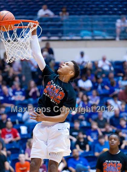 Thumbnail 2 in Warren vs. United (UIL 5A Regional Semifinal) photogallery.