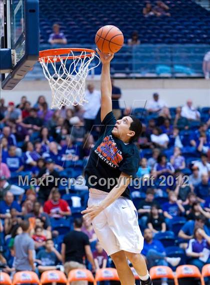 Thumbnail 2 in Warren vs. United (UIL 5A Regional Semifinal) photogallery.