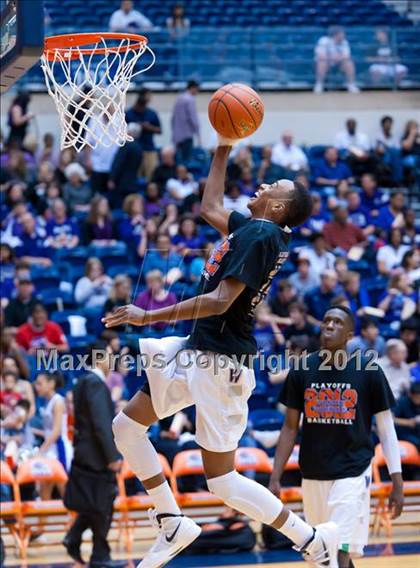 Thumbnail 3 in Warren vs. United (UIL 5A Regional Semifinal) photogallery.