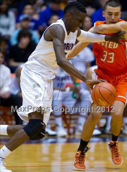 Thumbnail 3 in Warren vs. United (UIL 5A Regional Semifinal) photogallery.