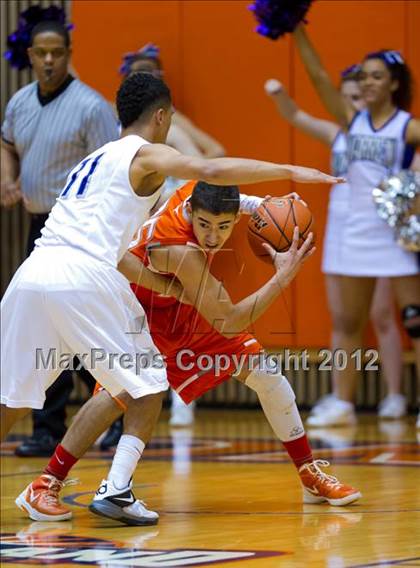 Thumbnail 3 in Warren vs. United (UIL 5A Regional Semifinal) photogallery.