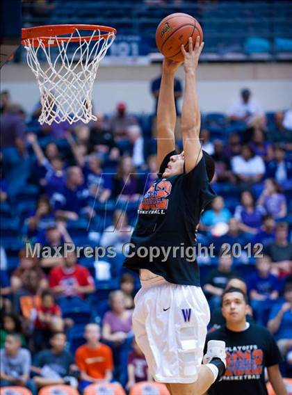 Thumbnail 1 in Warren vs. United (UIL 5A Regional Semifinal) photogallery.