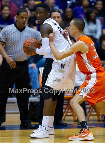 Thumbnail 1 in Warren vs. United (UIL 5A Regional Semifinal) photogallery.