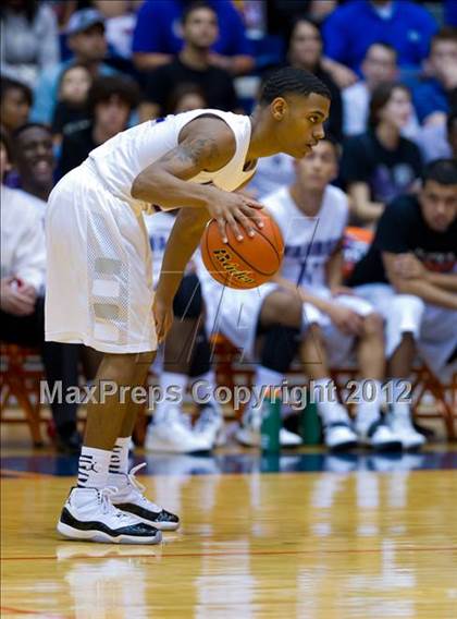 Thumbnail 2 in Warren vs. United (UIL 5A Regional Semifinal) photogallery.