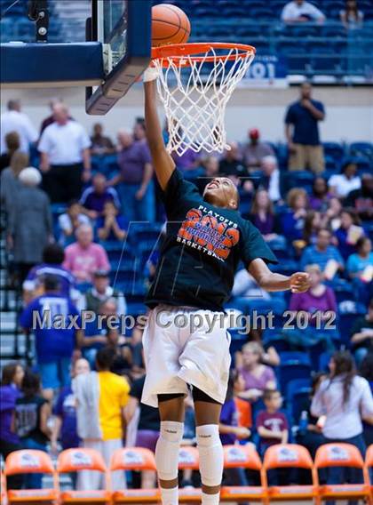 Thumbnail 3 in Warren vs. United (UIL 5A Regional Semifinal) photogallery.