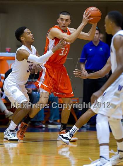 Thumbnail 1 in Warren vs. United (UIL 5A Regional Semifinal) photogallery.