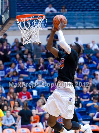 Thumbnail 1 in Warren vs. United (UIL 5A Regional Semifinal) photogallery.