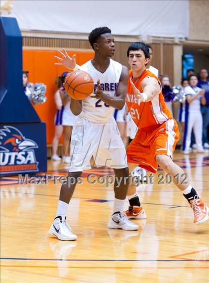 Thumbnail 3 in Warren vs. United (UIL 5A Regional Semifinal) photogallery.