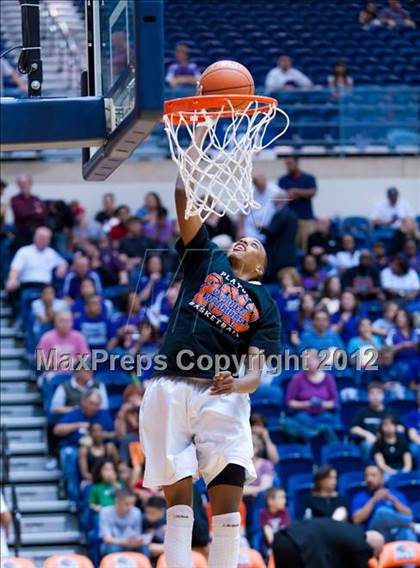 Thumbnail 3 in Warren vs. United (UIL 5A Regional Semifinal) photogallery.