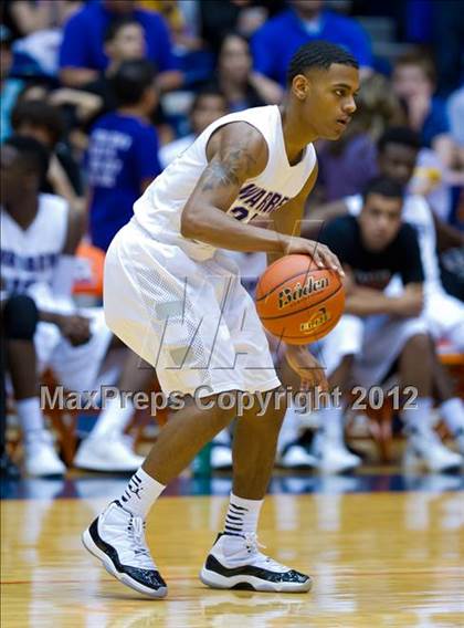 Thumbnail 2 in Warren vs. United (UIL 5A Regional Semifinal) photogallery.