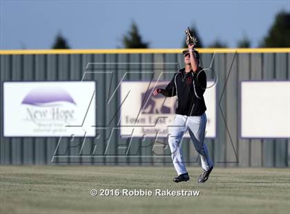Thumbnail 2 in Poteet vs Rockwall-Heath (UIL 5A Regional Quarterfinal) photogallery.