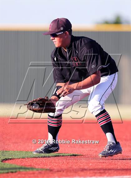 Thumbnail 2 in Poteet vs Rockwall-Heath (UIL 5A Regional Quarterfinal) photogallery.