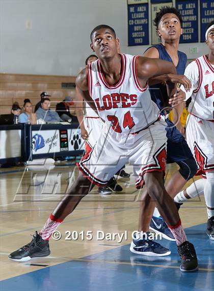 Thumbnail 3 in Warren @ Antelope Valley (MaxPreps Holiday Classic) photogallery.