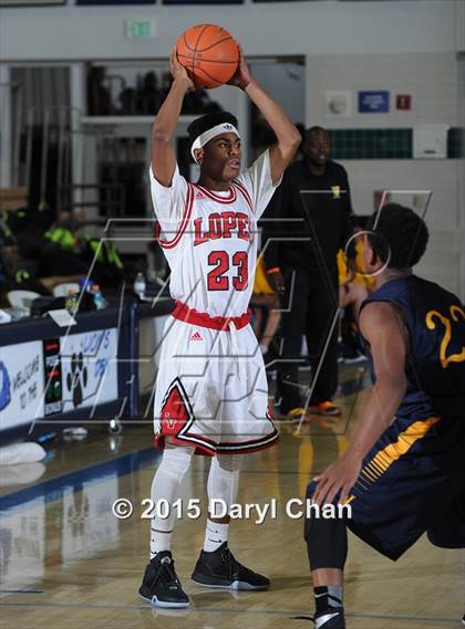 Thumbnail 2 in Warren @ Antelope Valley (MaxPreps Holiday Classic) photogallery.