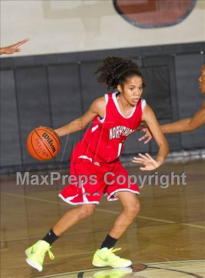 Thumbnail 1 in Klein Collins vs. North Shore (McDonald's Texas Invitational) photogallery.