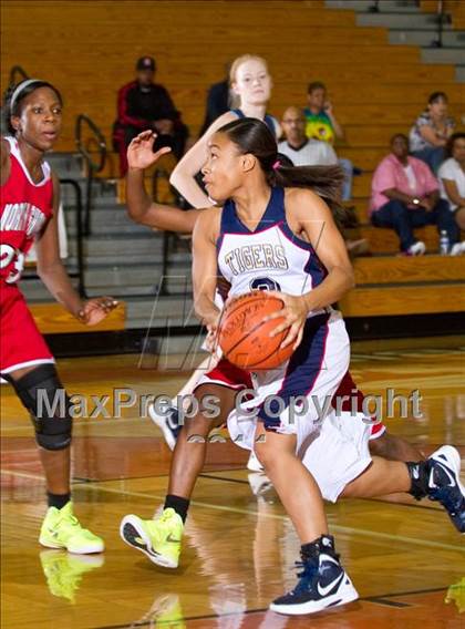 Thumbnail 1 in Klein Collins vs. North Shore (McDonald's Texas Invitational) photogallery.