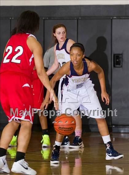 Thumbnail 1 in Klein Collins vs. North Shore (McDonald's Texas Invitational) photogallery.