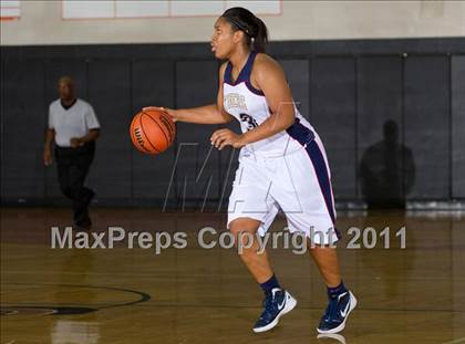 Thumbnail 2 in Klein Collins vs. North Shore (McDonald's Texas Invitational) photogallery.