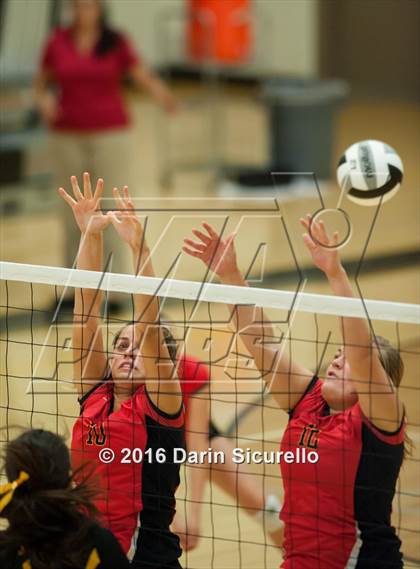 Thumbnail 2 in Seton Catholic @ Saguaro photogallery.
