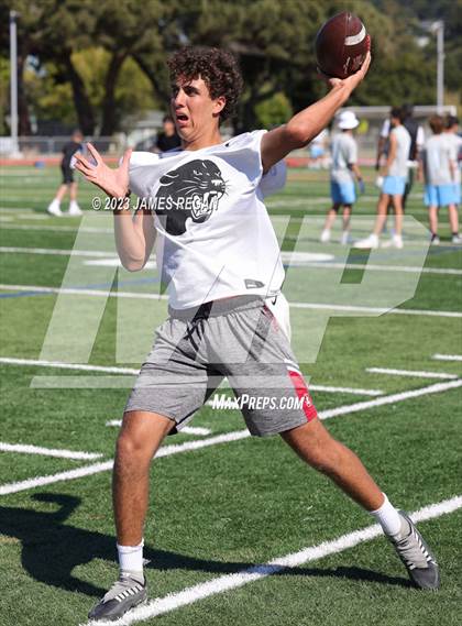 Thumbnail 3 in Burlingame @ Hillsdale (7v7 scrimmage) photogallery.