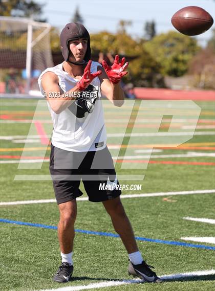 Thumbnail 2 in Burlingame @ Hillsdale (7v7 scrimmage) photogallery.