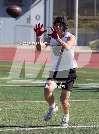 Thumbnail 3 in Burlingame @ Hillsdale (7v7 scrimmage) photogallery.