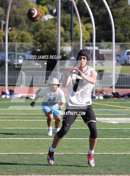 Thumbnail 2 in Burlingame @ Hillsdale (7v7 scrimmage) photogallery.