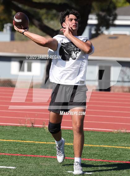 Thumbnail 3 in Burlingame @ Hillsdale (7v7 scrimmage) photogallery.