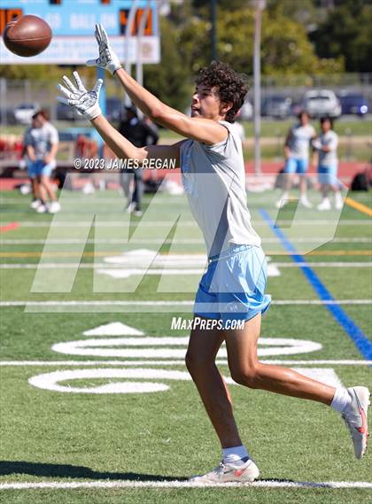 Thumbnail 3 in Burlingame @ Hillsdale (7v7 scrimmage) photogallery.
