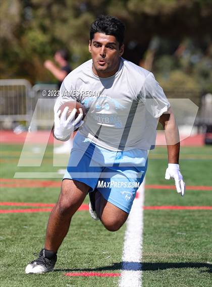 Thumbnail 2 in Burlingame @ Hillsdale (7v7 scrimmage) photogallery.
