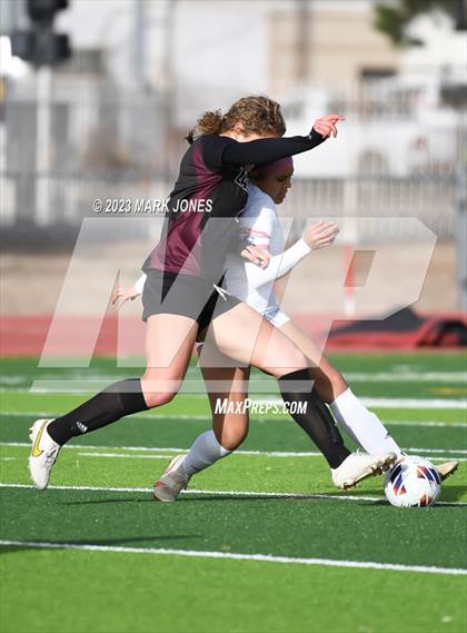 Thumbnail 2 in Lee Williams vs. Salpointe Catholic (AIA 6A Semifinal) photogallery.