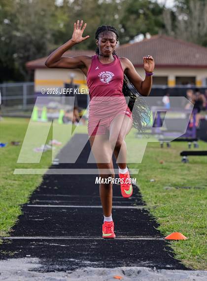 Thumbnail 3 in Clyde Harris Invitational photogallery.