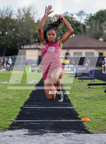 Thumbnail 2 in Clyde Harris Invitational photogallery.