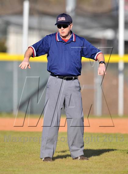 Thumbnail 1 in Aubrey vs Howe (Farmersville Invitational) photogallery.