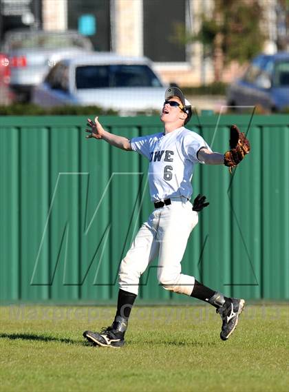 Thumbnail 1 in Aubrey vs Howe (Farmersville Invitational) photogallery.