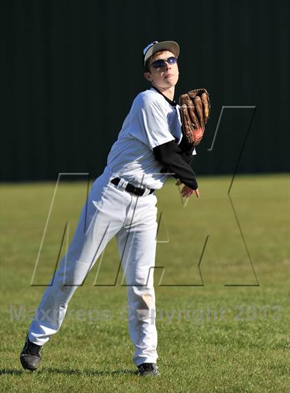 Thumbnail 1 in Aubrey vs Howe (Farmersville Invitational) photogallery.