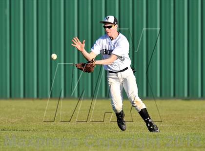Thumbnail 3 in Aubrey vs Howe (Farmersville Invitational) photogallery.