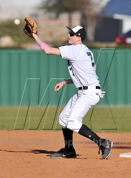Thumbnail 2 in Aubrey vs Howe (Farmersville Invitational) photogallery.