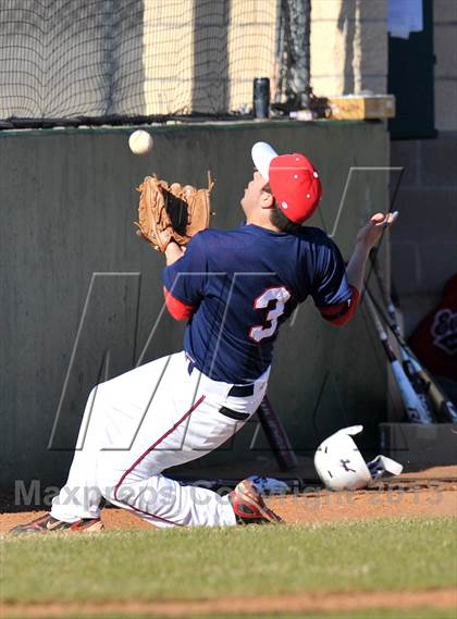 Thumbnail 2 in Aubrey vs Howe (Farmersville Invitational) photogallery.
