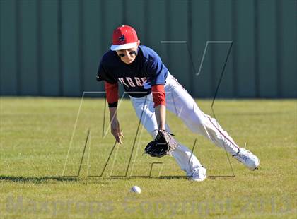 Thumbnail 2 in Aubrey vs Howe (Farmersville Invitational) photogallery.