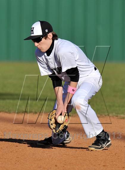 Thumbnail 1 in Aubrey vs Howe (Farmersville Invitational) photogallery.