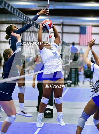 Thumbnail 2 in Episcopal vs. Concordia Lutheran (Houston Open Tournament) photogallery.