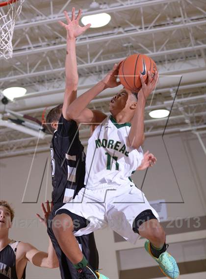 Thumbnail 1 in Palos Verdes Peninsula vs. Moreau Catholic (MaxPreps Holiday Classic) photogallery.