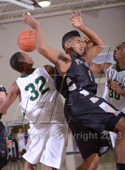 Thumbnail 2 in Palos Verdes Peninsula vs. Moreau Catholic (MaxPreps Holiday Classic) photogallery.