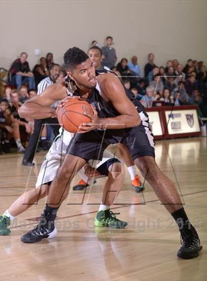 Thumbnail 2 in Palos Verdes Peninsula vs. Moreau Catholic (MaxPreps Holiday Classic) photogallery.