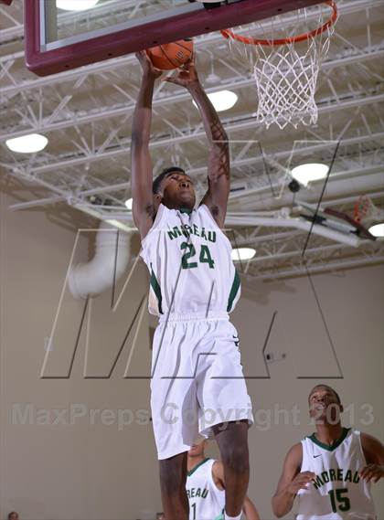 Thumbnail 2 in Palos Verdes Peninsula vs. Moreau Catholic (MaxPreps Holiday Classic) photogallery.