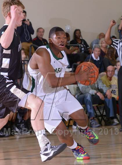 Thumbnail 2 in Palos Verdes Peninsula vs. Moreau Catholic (MaxPreps Holiday Classic) photogallery.