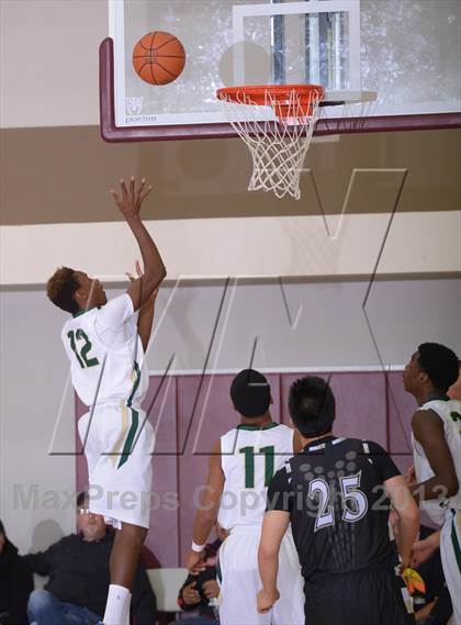 Thumbnail 1 in Palos Verdes Peninsula vs. Moreau Catholic (MaxPreps Holiday Classic) photogallery.